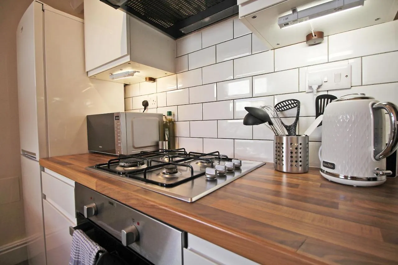 2 Bed, Up To 6 Guests Near Chester City Centre Apartment