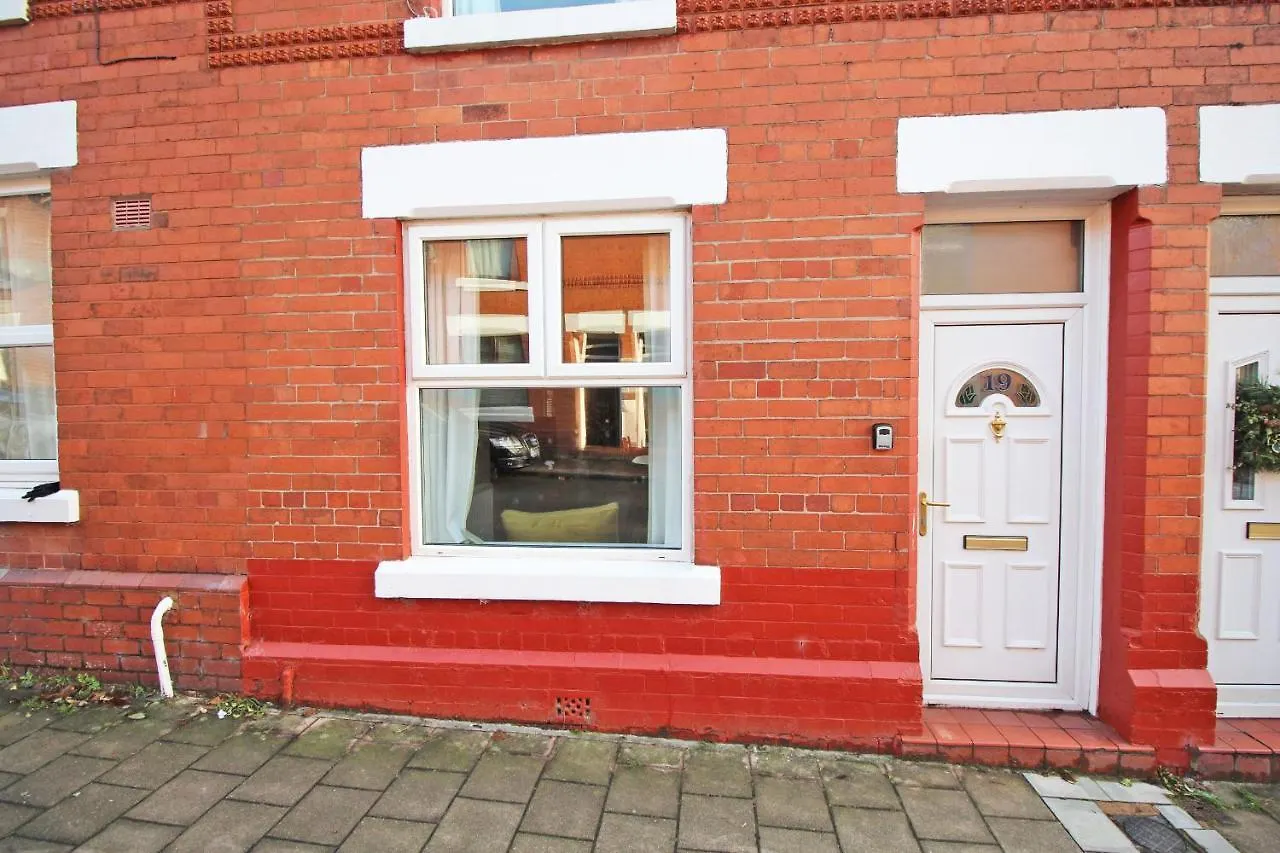 2 Bed, Up To 6 Guests Near Chester City Centre