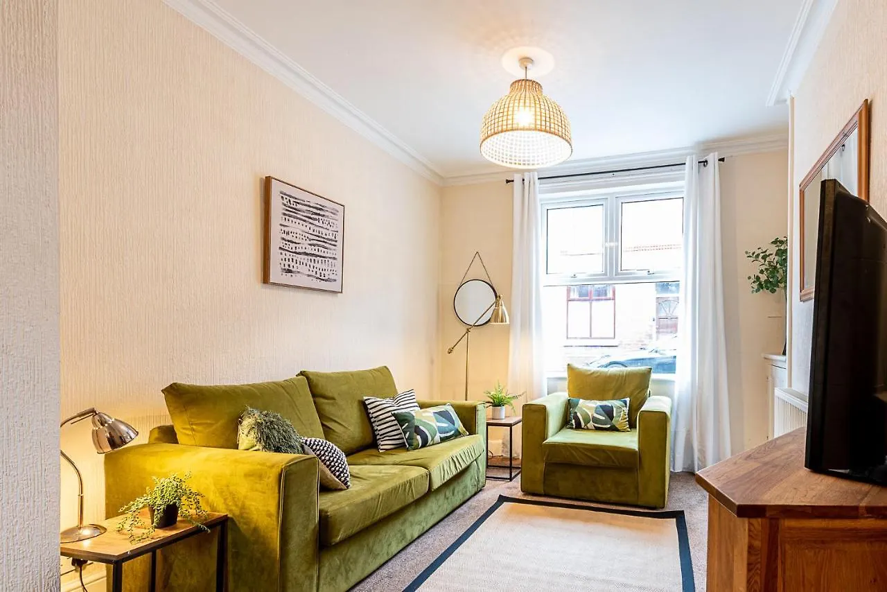 2 Bed, Up To 6 Guests Near Chester City Centre contacts