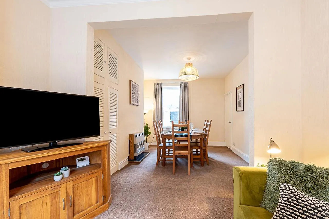 2 Bed, Up To 6 Guests Near Chester City Centre 0*,