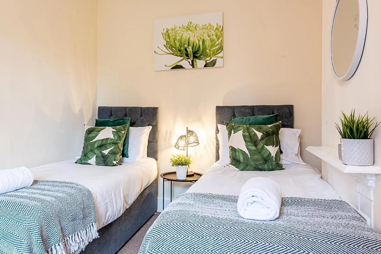 2 Bed, Up To 6 Guests Near Chester City Centre 0*,  United Kingdom