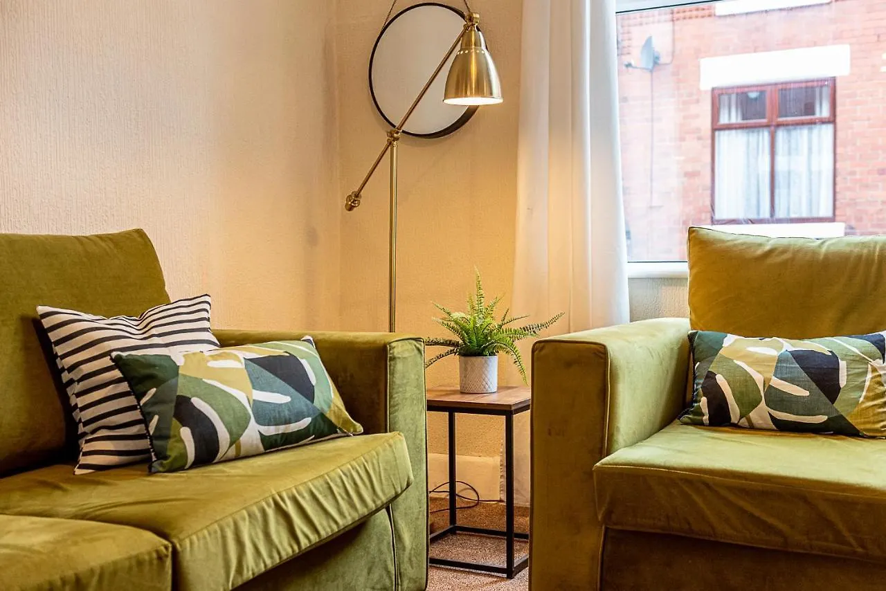 2 Bed, Up To 6 Guests Near Chester City Centre Apartment